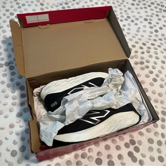 New Balance Women’s Fresh Foam X 880v14 Black with Sea Salt and Silver Metallic - Picture 16 of 16